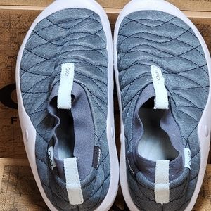 Whakata Puffy, Rockfall Gray, NIB, retail $100, PrimaLoft Bio = cozy feet! bx 10